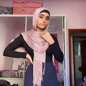 Meet your Posher, Hania